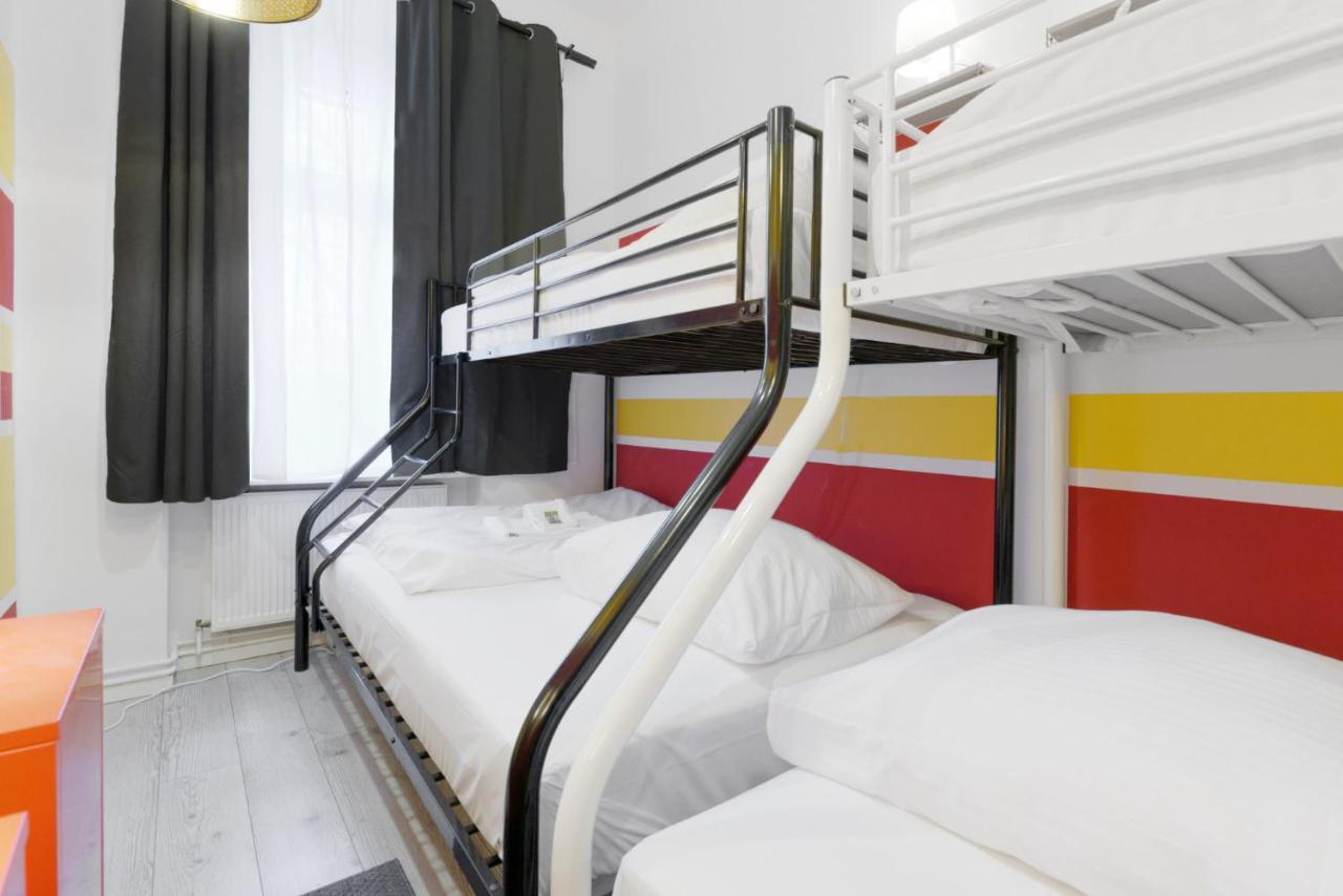 Lichtenberger Apartment with nice Chesterfield Room for 4 People Berlin Exterior foto